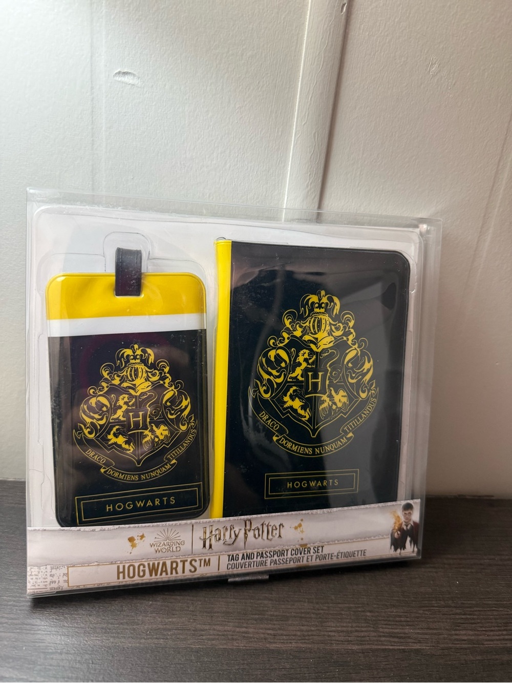 Harry Potter Hogwarts Black & Yellow Passport Cover and Luggage Tag Set